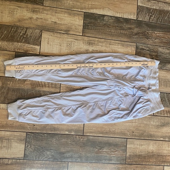 Lululemon Dance Studio Mid-Rise Jogger
Full Length - Picture 12 of 15